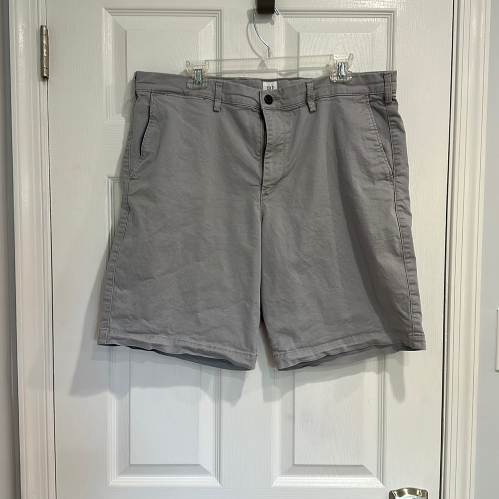 GAP Grey Essential Khaki Shorts 10in Inseam Size 38